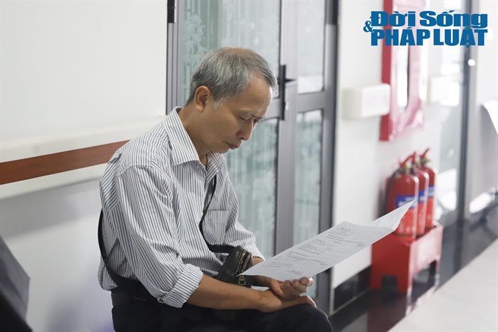 Người cao tuổi được kiểm tra các chỉ số sức khỏe. Ảnh: Lê Liên