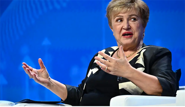 Tổng giám đốc IMF Kristalina Georgieva kêu gọi các chính phủ khẩn trương "sửa chữa" tình hình tài chính công trước khi các "vết nứt" lan rộng. (Ảnhh: Lillian SUWANRUMPHA/AFP)