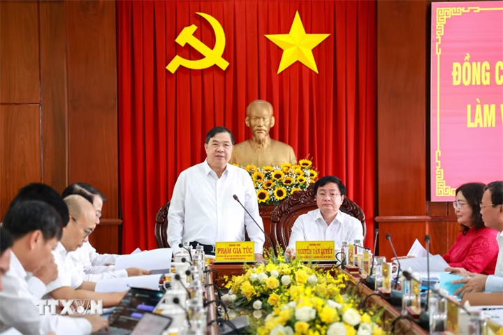 Phó Thủ tướng Chính phủ Phạm Gia Túc làm việc với tỉnh Tây Ninh về tình hình phát triển kinh tế-xã hội năm 2026. (Ảnh: Giang Phương/TTXVN)