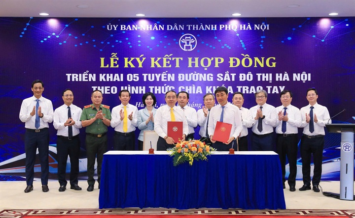 Thành phố Hà Nội và liên danh Vinhomes - SGC chính thức ký kết hợp đồng tổng thầu 5 tuyến đường sắt đô thị theo hình thức chìa khóa trao tay. Nguồn ảnh Vingroup