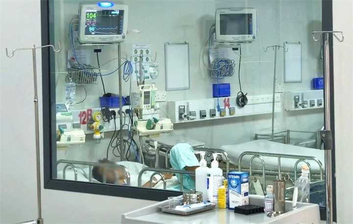 Một trường hợp mắc bệnh do não mô cầu điều trị tại Bệnh viện Bệnh nhiệt đới TP.HCM. Ảnh: Thanh niên