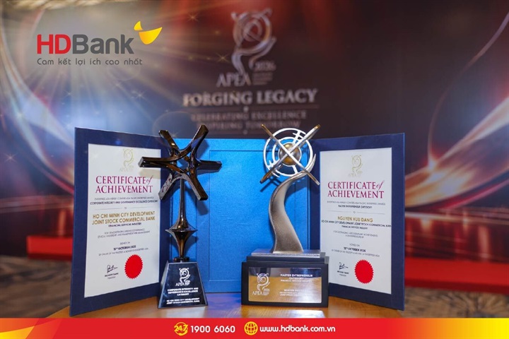 HDBank nhận giải “Doanh nghiệp Quản trị Bền vững và Minh bạch” tại Asia Pacific Enterprise Awards (APEA) 2026. Cùng sự kiện, ông Nguyễn Hữu Đặng - Tổng Giám đốc HDBank được trao giải “Doanh nhân xuất sắc Châu Á”. Nguồn ảnh HDBank