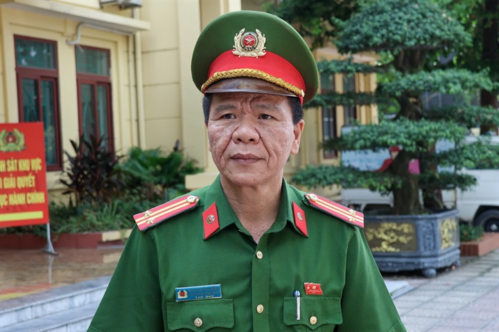 Trung tá Nguyễn Hữu Hiển, Phó trưởng Công an xã Phù Đổng.