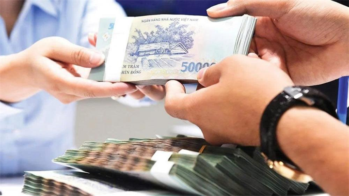Lãi suất 9–10%/năm đi kèm điều kiện riêng. Ảnh minh họa: Tạp chí Kinh tế chứng khoán Việt Nam.