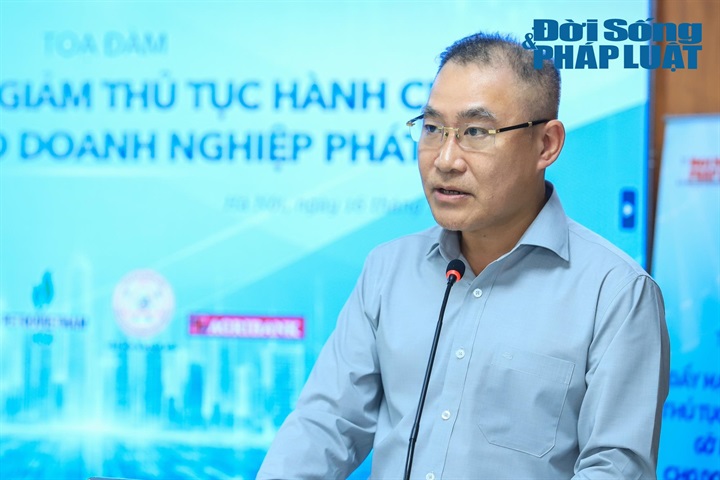 Nhà báo Phạm Quốc Huy - Tổng Biên tập Tạp chí Đời sống và Pháp luật phát biểu khai mạc.