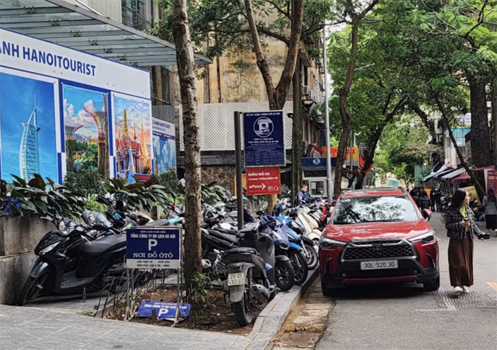 Hà Nội tăng giá trông giữ ô tô, xe máy từ ngày 15/10/2026. (Nguồn: Báo tin tức)
