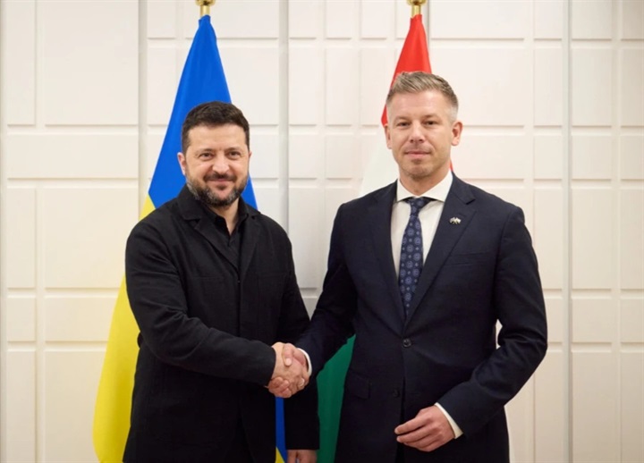 Tổng thống Ukraine Volodymyr Zelensky hôm thứ Sáu đã ca ngợi cuộc gặp đầu tiên của ông với Thủ tướng Hungary Peter Magyar là "rất tốt", khi Kyiv và Budapest tìm cách xoa dịu căng thẳng. (Nguồn: X/@ZelenskyyUa)
