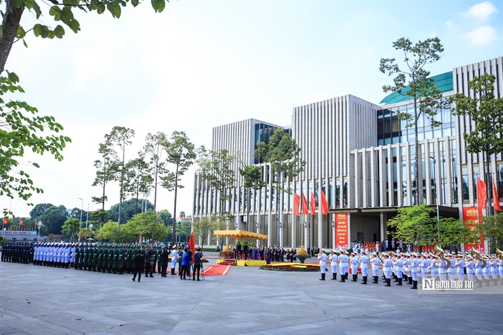 Toàn cảnh lễ đón Tổng thống Liên bang Thụy Sĩ Guy Parmelin và Phu nhân Caroline Parmelin thăm chính thức Việt Nam chiều ngày 17/10.