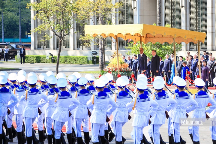 Đại sứ Thụy Sĩ tại Việt Nam Thomas Gass nhấn mạnh, chuyến thăm chính thức Việt Nam của Tổng thống Guy Parmelin là cột mốc lịch sử quan trọng để hai nước cùng nhìn lại chặng đường 55 năm đồng hành, chúc mừng những thành tựu phát triển vượt bậc của nền kinh tế và đời sống người dân Việt Nam.