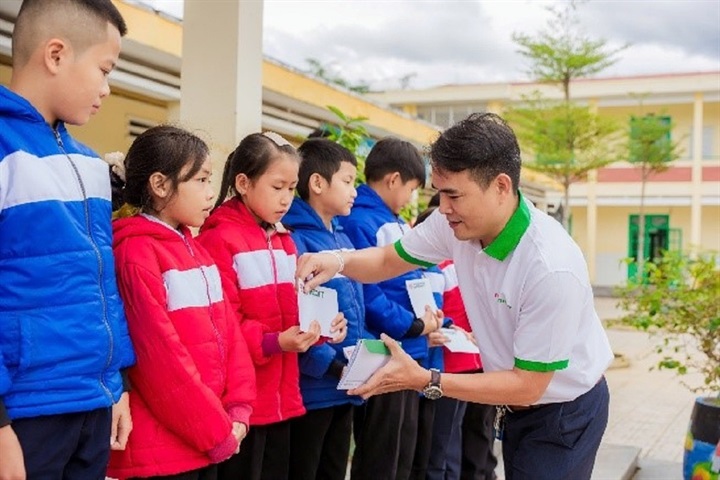 FE CREDIT kiên định với hành trình “Sát cánh vì cộng đồng, hiện thực hoá ước mơ” suốt 16 năm qua. Ảnh: FE CREDIT.