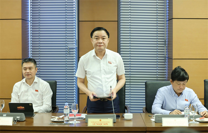 ĐBQH Lê Ngọc Sơn, Chủ tịch HĐTV Tập đoàn Công nghiệp - Năng lượng Quốc gia Việt Nam (Petrovietnam) tham gia phát biểu tại Tổ về tình hình kinh tế - xã hội năm 2026 và kế hoạch năm 2027. Ảnh đăng trên Petro Times.