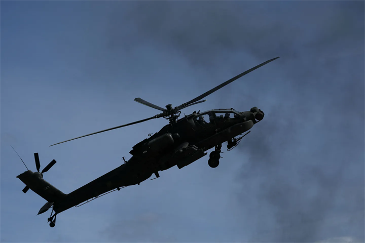 Liên quân cho biết, một máy bay trực thăng trinh sát AH-6i đã bị rơi ở Najran, Ả Rập Xê Út, do trục trặc kỹ thuật, khiến hai sĩ quan thiệt mạng. (Nguồn: Trtworld)