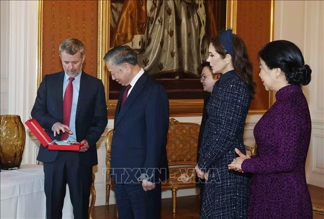 Nhà Vua Frederik X trao tặng Tổng Bí thư, Chủ tịch nước Tô Lâm Huân chương Voi (Order of the Elephant) - huân chương cao quý nhất của Vương quốc Đan Mạch. Ảnh: Thống Nhất/TTXVN