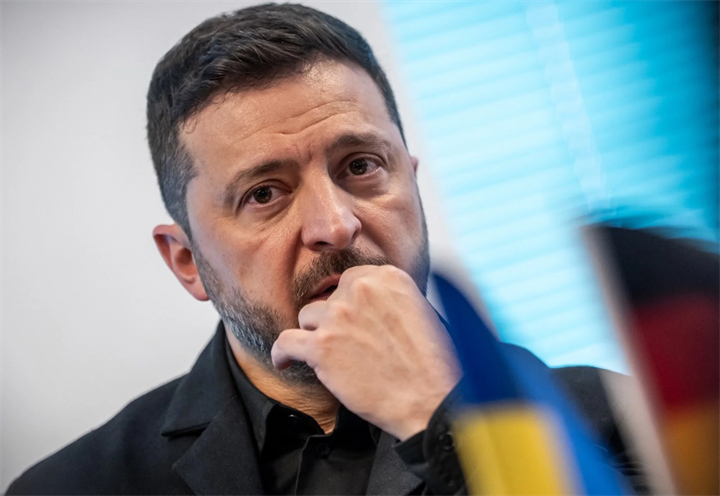 Tổng thống Volodymyr Zelensky tham dự cuộc gặp song phương với Thủ tướng Đức trong khuôn khổ Hội nghị thượng đỉnh các nguyên thủ quốc gia và chính phủ NATO lần thứ 36 tại Ankara, ngày 7/7/2026. (Nguồn: Michael Kappeler/POOL/AFP)