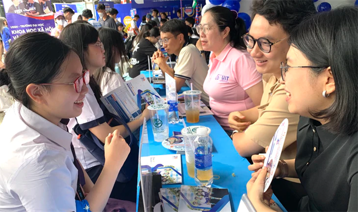Từ kỳ tuyển sinh năm 2027, Thông tư 74/2026/TT-BGDĐT chính thức được áp dụng, kéo theo sự thay đổi lớn khi hàng loạt chuyên ngành hẹp được đổi tên và quy chuẩn về các ngành gốc. Ảnh minh họa: Trần Huỳnh/Tuổi trẻ Online