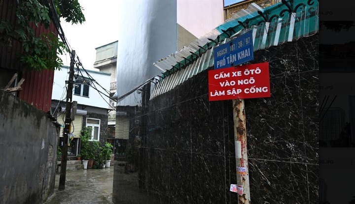 Ngõ nhỏ, chật hẹp khiến các phương tiện cứu hộ, cứu nạn khó tiếp cận khi xảy ra sự cố khẩn cấp tại Vĩnh Hưng.