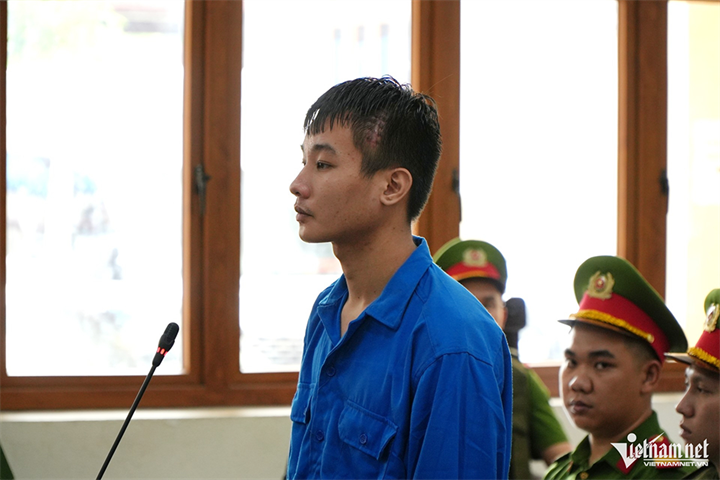 Bị cáo Nguyễn Đức Anh tại phiên tòa sơ thẩm ngày 6/10. Ảnh: Hoàng Anh.