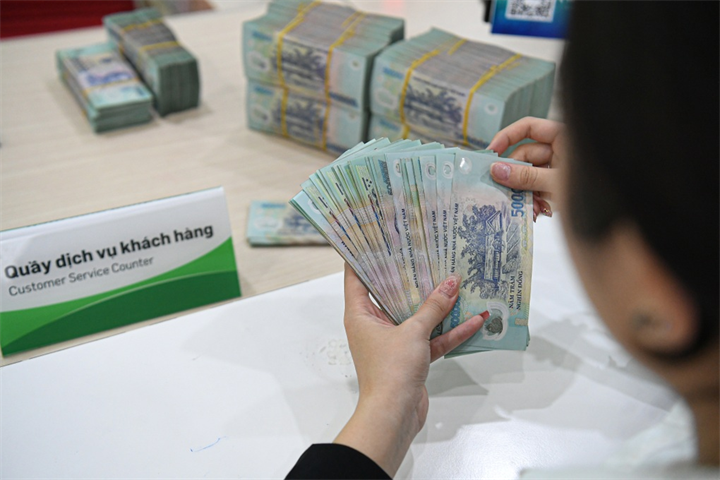 Giao dịch ngân hàng (Ảnh: Mạnh Quân).