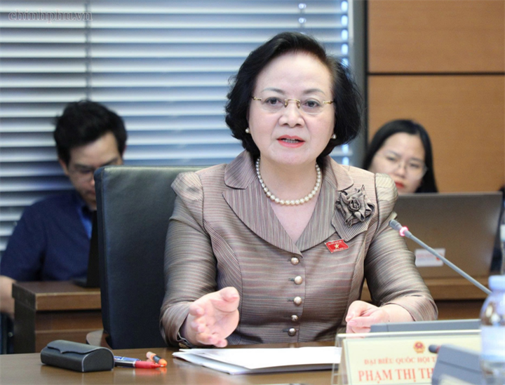 Phó Thủ tướng Phạm Thị Thanh Trà (đại biểu Quốc hội tỉnh Lào Cai) thảo luận tại tổ 15 - Ảnh: chinhphu.vn