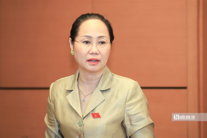Bộ trưởng Bộ Văn hóa, Thể thao và Du lịch Lâm Thị Phương Thanh phát biểu tại tổ (Ảnh: Hữu Thắng).