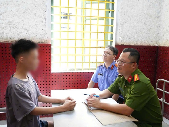 Hình ảnh Cơ quan Công an làm việc với N.V.M. Ảnh Công an tỉnh Phú Thọ.
