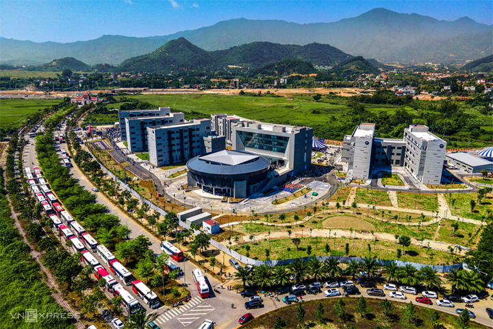 Khu giảng đường dành cho trường Đại học Công nghệ trong khu đô thị Đại học Quốc gia Hà Nội ở Hòa Lạc. Ảnh: Thế Bằng/VnExpress