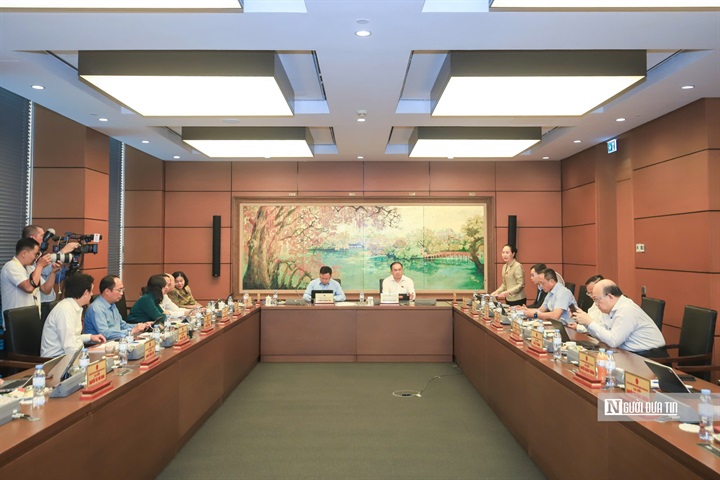 Quang cảnh phiên họp tại tổ Hà Nội sáng 22/10 (Ảnh: Hữu Thắng)