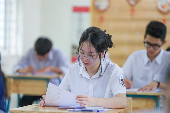 Dự thảo quy chế mới của Bộ GD&ĐT về tuyển sinh lớp 10 đang thu hút sự chú ý lớn khi đề xuất giao quyền quyết định phương thức tuyển sinh cho các địa phương. Ảnh minh họa: Báo Chính phủ
