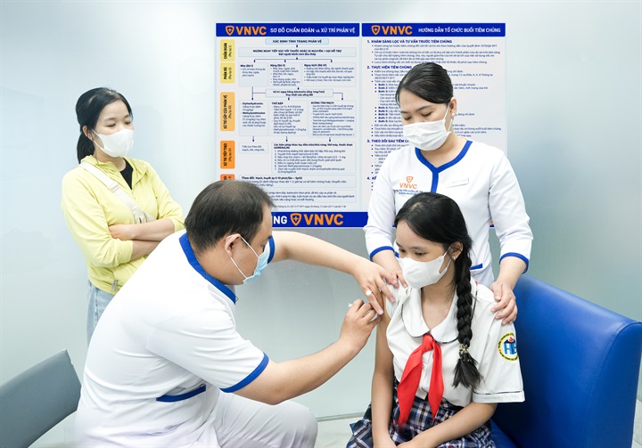 Chủ động phòng bệnh, không chờ xuất hiện ca mắc mới tiêm chủng. Ảnh: VNVC