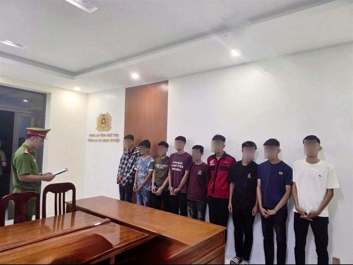 Hình ảnh Cơ quan Công an làm việc với các đối tượng liên quan. Ảnh Công an tỉnh Phú Thọ.
