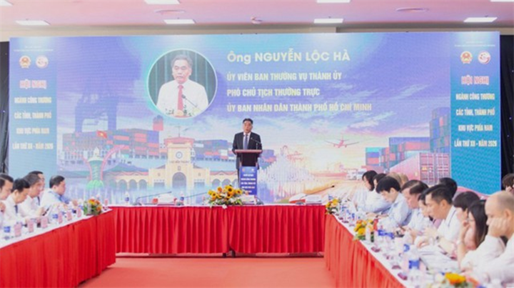 Lãnh đạo TPHCM cho biết, trong cao điểm cuối năm, Thành phố đẩy mạnh các chương trình xúc tiến thương mại, kết nối cung cầu, khuyến mại tập trung, hội chợ, triển lãm.