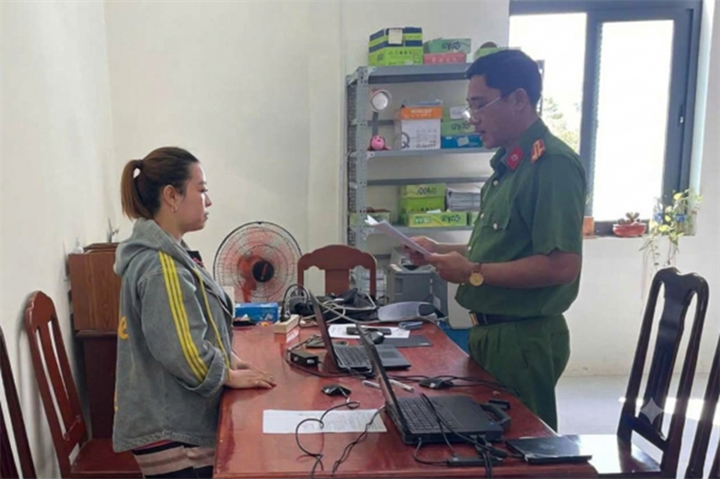 Cơ quan Cảnh sát điều tra tống đạt các quyết định tố tụng đối với Châu Bích Ngà