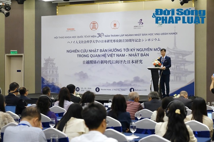 Phó Giáo sư, Tiến sĩ Đặng Hồng Sơn, Phó Hiệu trưởng trường Đại học Khoa học Xã hội và Nhân văn, Đại học Quốc gia Hà Nội phát biểu khai mạc Hội thảo.