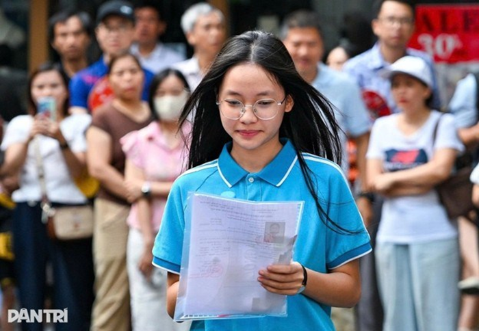 Trước đề xuất rút gọn môn thi, nhiều phụ huynh và chuyên gia giáo dục bày tỏ sự đồng tình nhưng vẫn kèm theo những trăn trở về chất lượng dạy và học ngoại ngữ. Ảnh minh họa: Dân trí