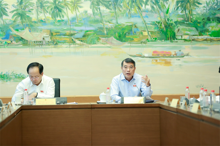 Thủ tướng nêu rõ, Chính phủ cũng sẽ tiếp tục rà soát để đơn giản hóa thủ tục hồ sơ, nâng cao công tác tổ chức thực hiện, nhưng quan trọng nhất là phải đảm bảo hiệu quả và mục tiêu của đầu tư - Ảnh: chinhphu.vn/Nhật Bắc