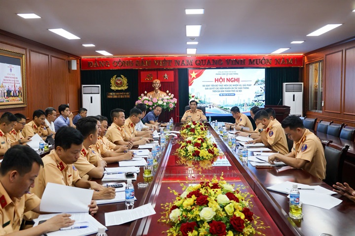 Phòng CSGT phối hợp với các đơn vị của Sở Xây dựng rà soát, đánh giá tiến độ giải quyết các điểm nghẽn ùn tắc giao thông trên địa bàn thành phố.