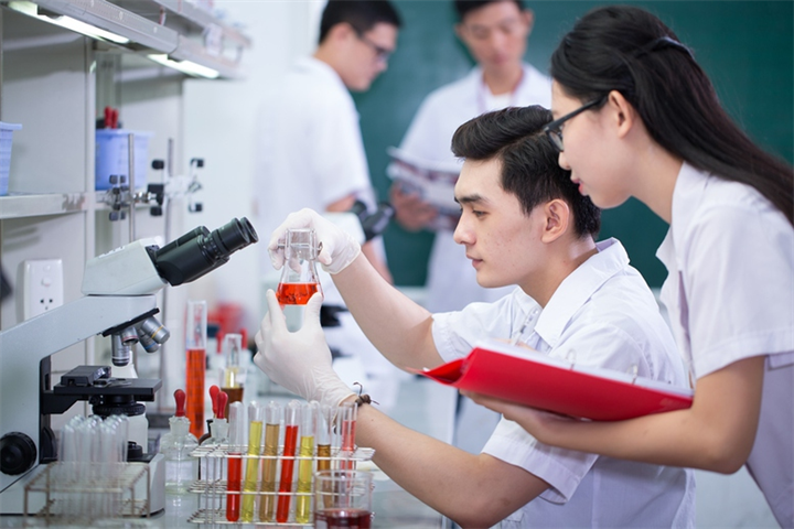 Xây dựng cơ chế tài chính đặc thù cho thu hút và trọng dụng nhân tài.