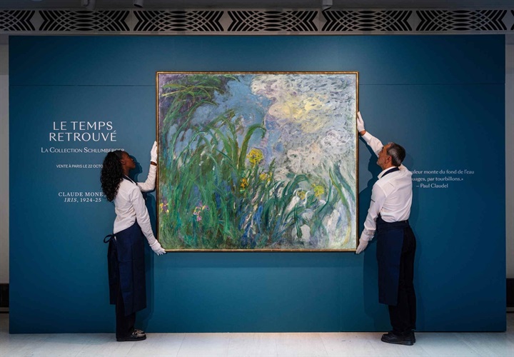 Tác phẩm Iris (Hoa diên vĩ, 1924-1925) của Claude Monet tại phiên đấu giá. Ảnh: Sotheby’s.