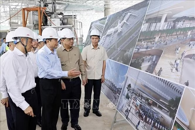 Chủ tịch Quốc hội Trần Thanh Mẫn kiểm tra tiến độ các công trình phục vụ Hội nghị cấp cao APEC - 1