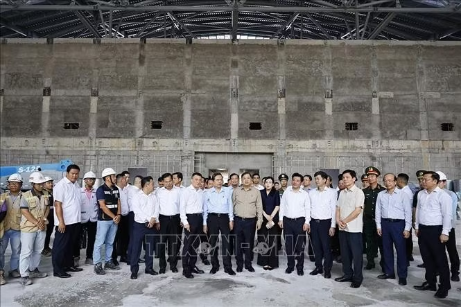 Chủ tịch Quốc hội Trần Thanh Mẫn cùng Đoàn công tác đến kiểm tra Dự án Trung tâm Hội nghị APEC. Ảnh: Doãn Tấn/TTXVN