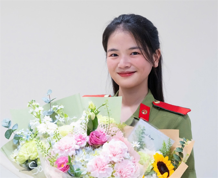 Hằng tốt nghiệp thủ khoa Học viện An ninh nhân dân năm 2026. Ảnh: VietNamnet