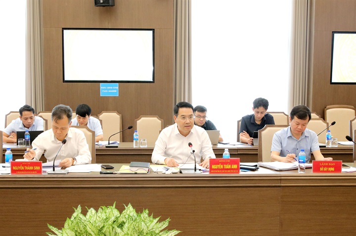Ông Nguyễn Tuấn Anh, Chủ tịch UBND tỉnh Lào Cai phát biểu tại buổi làm việc.