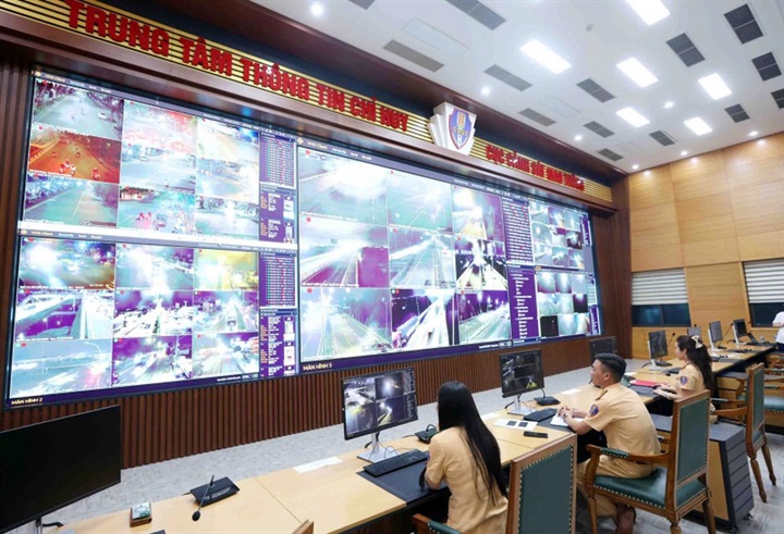 Hệ thống giám sát tại Trung tâm thông tin chỉ huy cảnh sát giao thông. Ảnh: Bộ Công an