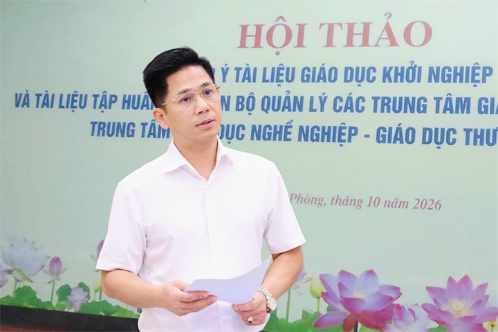 Phó Cục trưởng Cục Giáo dục nghề nghiệp và Giáo dục thường xuyên Nguyễn Xuân Thủy phát biểu tại hội thảo. Ảnh: MOET