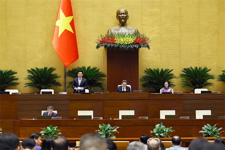 Phó Chủ tịch Quốc hội Nguyễn Hồng Diên điều hành phiên họp sáng 24/10/2026. Ảnh: Doãn Tấn/TTXVN