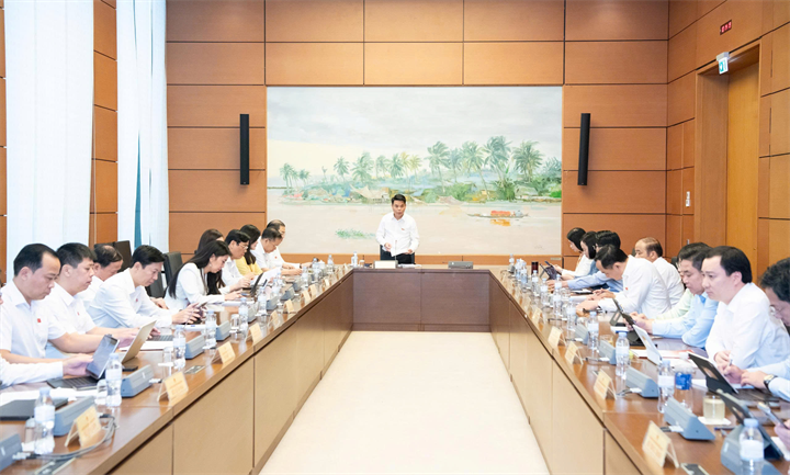 Quang cảnh phiên thảo luận tại Tổ 3. (Ảnh: Lâm Hiển)