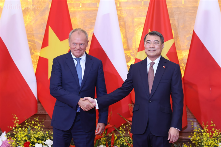 Thủ tướng Lê Minh Hưng và Thủ tướng Donald Tusk - Ảnh: chinhphu.vn/Nhật Bắc
