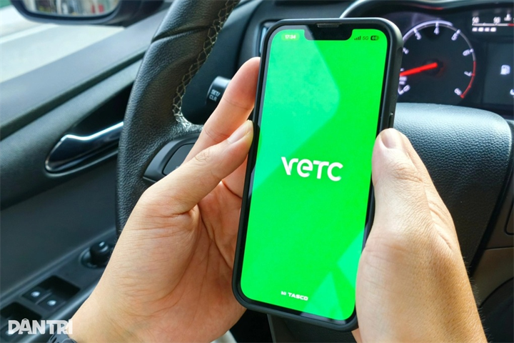 VETC đã tạm dừng chính sách thu phí quản lý tài khoản (Ảnh: Phùng Thế Anh).