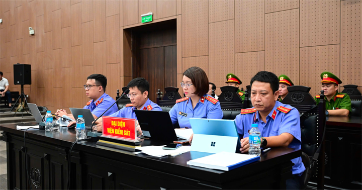 Đại diện VKS tại phiên tòa.