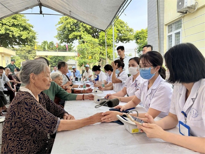Hà Nội đặt mục tiêu đến năm 2030, 100% người yếu thế có hồ sơ an sinh xã hội số. Ảnh minh họa: Báo Nhân dân.